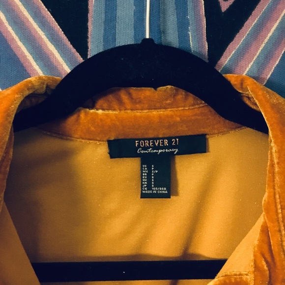 Velour Button down Crop top - Picture 2 of 3